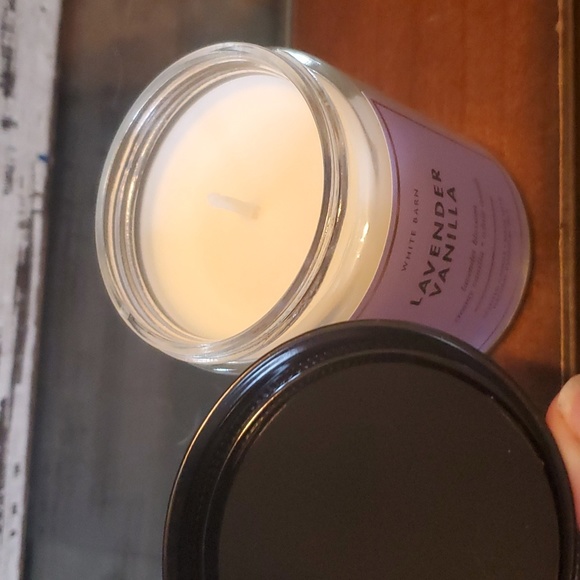 White Barn Lavender Vanilla Candle - Picture 2 of 4